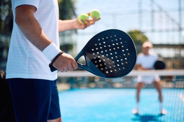 Une entreprise construction terrain de tennis peut-elle accompagner les démarches administratives et le respect des normes sportives ?