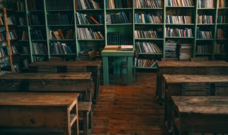 Bureau qui grince : reprendre les fixations