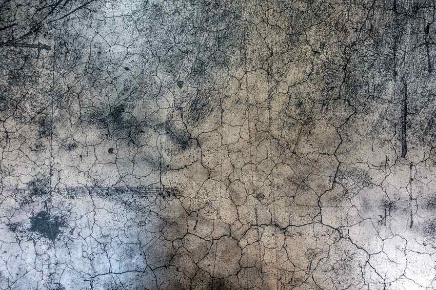 Fissure autour d'une fenêtre après ragréage : le linteau d'abord