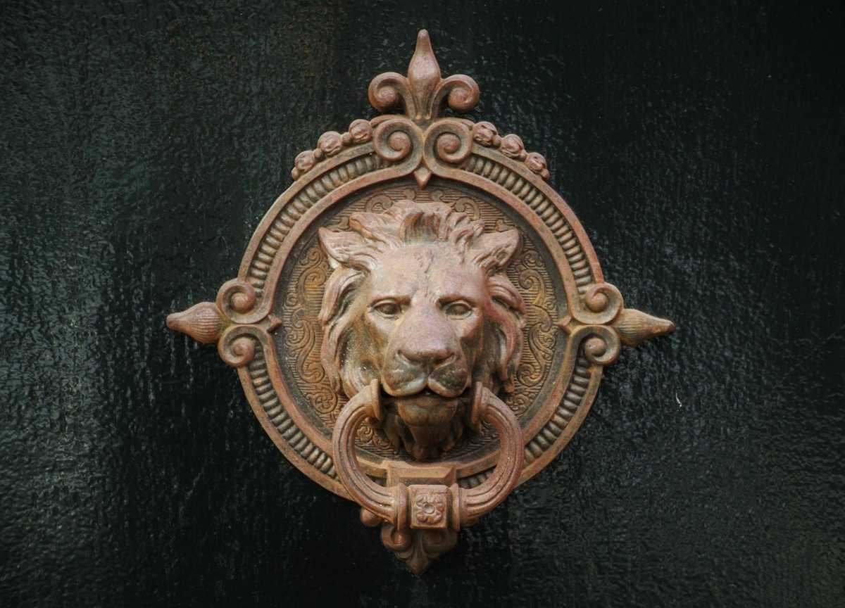 Réparer une poignée de porte qui tourne dans le vide sans changer la serrure Réparer une poignée de porte qui tourne dans le vide sans changer la serrure